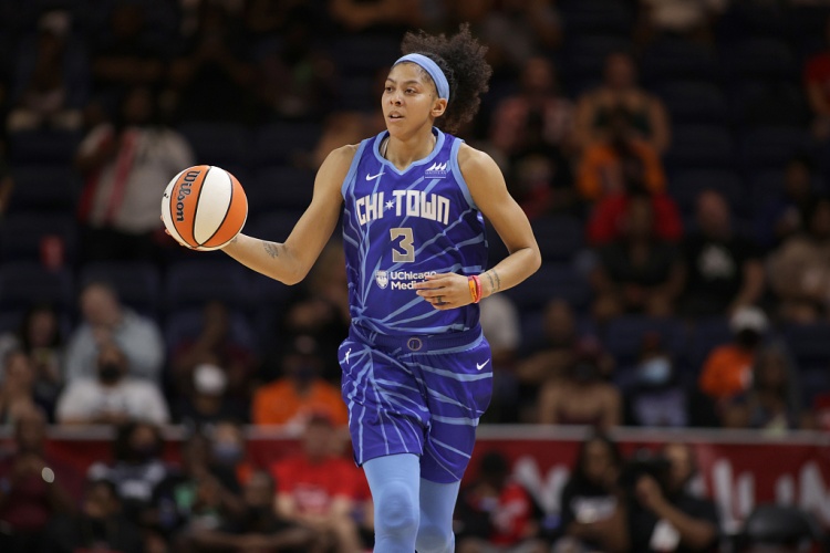 皇冠体育官网-坎迪斯-帕克：WNBA对我们只是份暑期工 想养活家人就得去海外打球