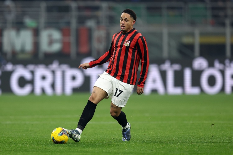 德天空:奥卡福转会米兰接近敲定,利兹联将获2000万欧元