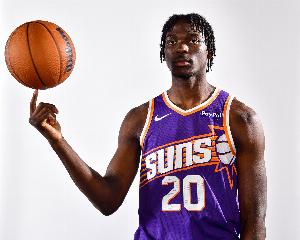 太阳官方:31号秀拉希尔-弗莱明因右膝酸痛被列为每日观察