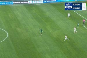 皇冠体育官网-差点绝杀！马宁“助攻”张玉宁获超级大单刀，但果断吹响终场哨！