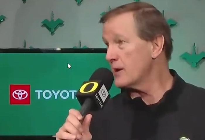 皇冠体育代理平台-俄勒冈主帅再提林葳！亲承进步，但不满组织与防守，披露CBA隐患|NCAA|比赛|密歇根|杰克逊|篮球_新浪体育_新浪新闻