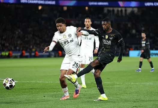 皇冠体育-登贝莱本场数据：1粒进球，2射2正，4次夺回球权，9次丢球权